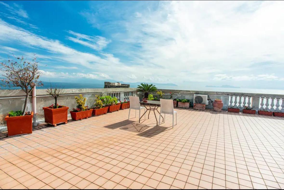 Rooftop In Front Of The Castle 那不勒斯 外观 照片